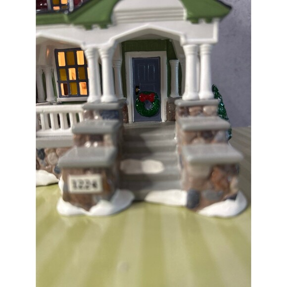 Dept 56 1224 Kissing Claus Lane animated - Picture 6 of 11